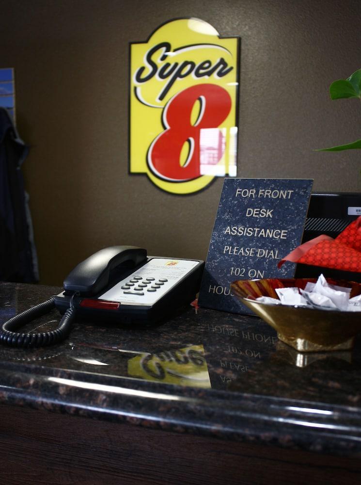 Super 8 By Wyndham Jamestown Eksteriør bilde