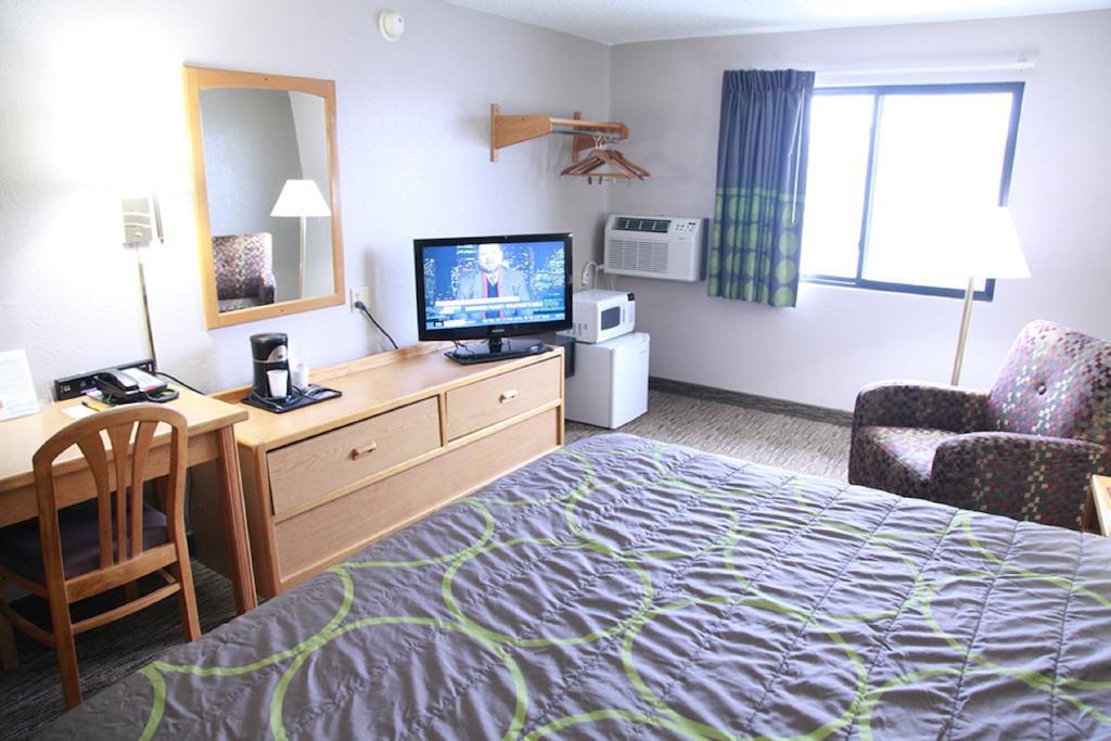 Super 8 By Wyndham Jamestown Rom bilde