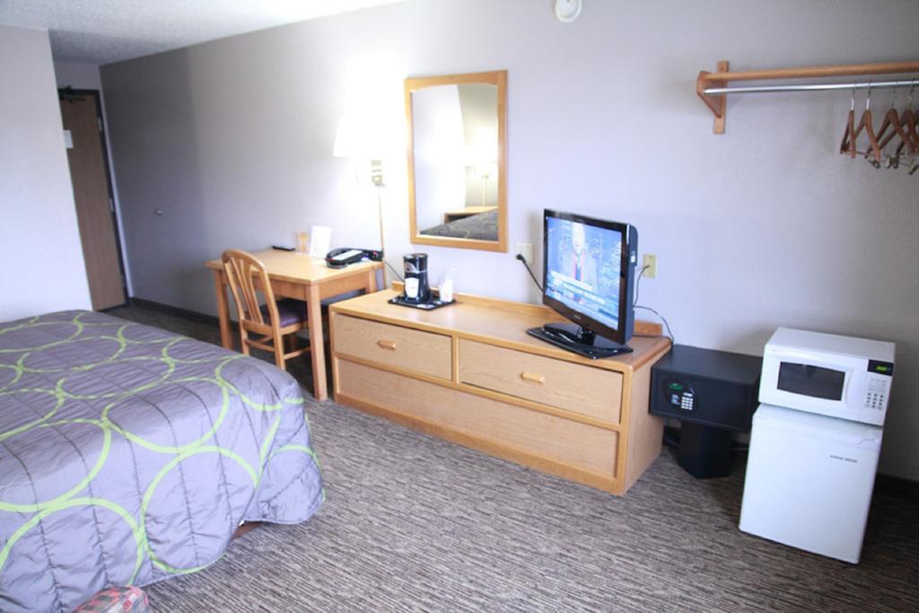 Super 8 By Wyndham Jamestown Rom bilde
